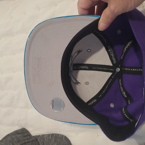 Charlotte Hornets Snapback Black and Teal Hat - Picture 5 of 6